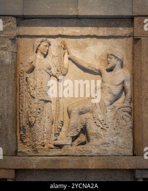 Zeus et Héra, frise d'Estén du Temple E de Selinunte, 460-450 av. J.-C., Musée archéologique régional Antonio Salinas, Palerme, Sicile, Italie Banque D'Images