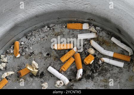 Mégots de cigarettes Banque D'Images