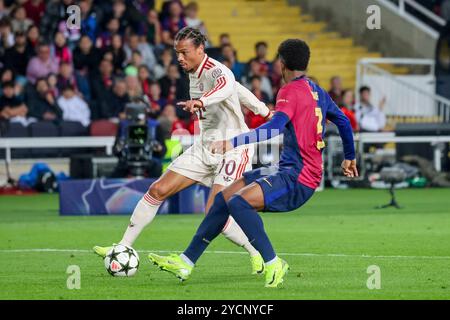 Barcelone, Espagne. 23 octobre 2024. Leroy Sane (Bayern Muenchen #10), Pedri (Barcelona #), ESP, FC Barcelone - FC Bayern Muenchen, Fussball, Champions-League, 3. Spieltag, saison 2024/2025, 23.10.2024 Foto : Eibner-Pressefoto/Joerg Niebergall crédit : dpa/Alamy Live News Banque D'Images