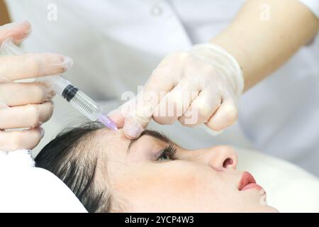 Woman Having Botox Traitement Au Beauty Clinic Banque D'Images