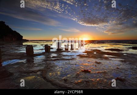 Lever de soleil, reflets et silhouettes Coledale Rocckshelf Banque D'Images