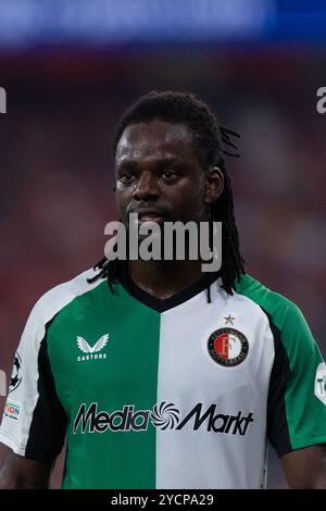 23 octobre 2024. Lisbonne, Portugal. Le défenseur suisse de Feyenoord Jordan Lotomba (30) en action lors de la phase de groupes pour l'UEFA Champions League, Benfica vs Feyenoord crédit : Alexandre de Sousa/Alamy Live News Banque D'Images