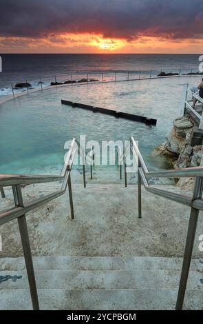 Les marches menant à Bronte Ocean Baths Australia Banque D'Images