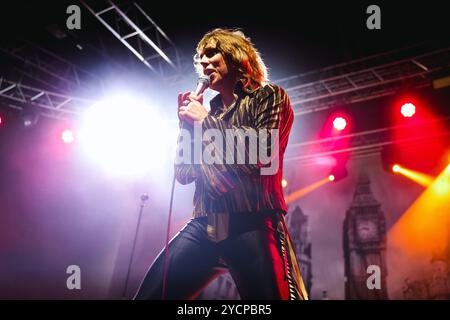 Milan, les Struts se produisent en concert lors du Grand Union Tour à fabrique. Sur la photo : Luke Spiller Banque D'Images