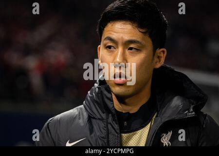 Leipzig, Allemagne. 23 octobre 2024. Wataru Endo de Liverpool vu lors du match de l'UEFA Champions League entre le RB Leipzig et Liverpool au Red Bull Arena de Leipzig. Crédit : Gonzales photo/Alamy Live News Banque D'Images