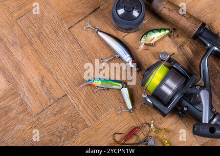 Top appâts de pêche wobblers, canne avec bobine Banque D'Images