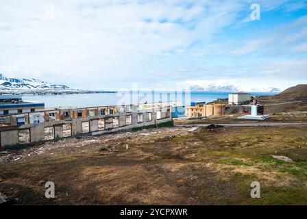 Bâtiments détruits à Barentsburg, ville russe de Svalbard Banque D'Images