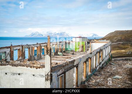 Bâtiments détruits à Barentsburg, ville russe de Svalbard Banque D'Images