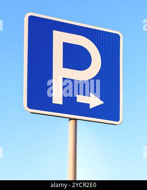 Close-up of a parking sign against blue sky Banque D'Images