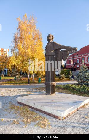 Monument au célèbre poète russe Alexandre Pouchkine à Samara, Russie Banque D'Images