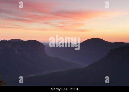 Vues spectaculaires depuis Pulpit Rock Blackheath Blue Mountains Banque D'Images