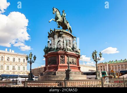 Monument équestre de l'Empereur Nicolas I (1859) à la ploshchad Isaakievskaya (St. Isaac's Square) à Saint-Pétersbourg, Russie Banque D'Images