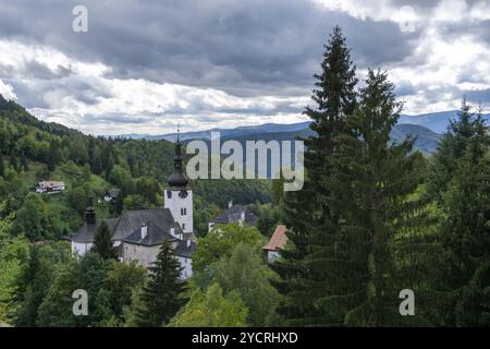 Spania Dolina, Slovaquie, 28 septembre 2022 : vue de l'église catholique romaine de Spania Dolina, Europe Banque D'Images