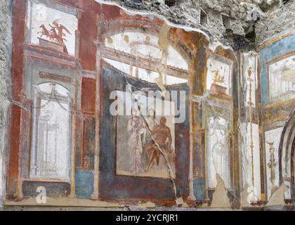 Ercolano, Italie, 25 novembre 2023 : fresque murale en détail dans l'ancienne ville romaine d'Herculanum, Europe Banque D'Images