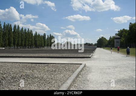 03.06.2017, Dachau, Bavière, Allemagne, Europe, chemins de gravier dans l'ancien camp de concentration de Dachau, où se trouvait la caserne. Dachau était th Banque D'Images