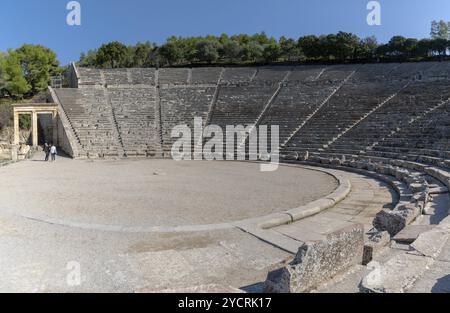 Epidaure, Grèce, 9 novembre 2022 : vue du théâtre antique d'Epidaure dans le sud de la Grèce, Europe Banque D'Images