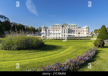Vienne, Autriche, 22 septembre 2022 : vue sur les jardins et le palais supérieur du Belvédère dans le centre de Vienne, Europe Banque D'Images