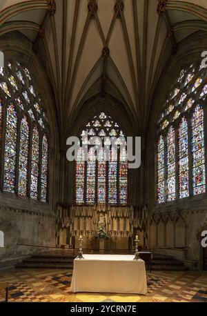 Wells, Royaume-Uni, 1er septembre 2022 : vue rapprochée de l'autel dans l'une des chapelles latérales de la cathédrale de Wells, en Europe Banque D'Images