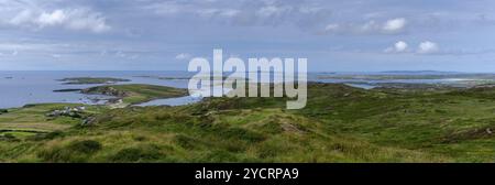 Paysage panoramique de la péninsule de Renvyle et du port de Ballinakill dans le parc Connemara Naitonal Banque D'Images