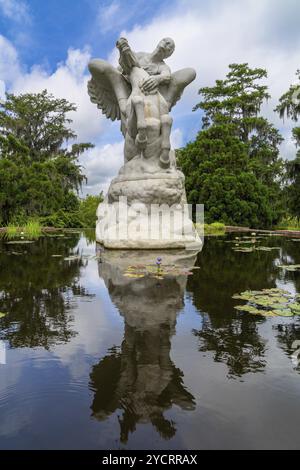 Murrells Inlet, États-Unis, 21 juin 2023 : statue de Pegasus et piscine à Brookgreen Gardens, Amérique du Nord Banque D'Images