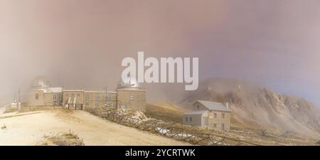 Campo Imperatore, Italie, 20 novembre 2023 : vue de l'Observatoire astronomique des Abruzzes à Campo Imperatore dans les Abruzzes, Europe Banque D'Images