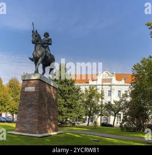Szeged, Hongrie, 14 octobre 2022 : vue de la statue équestre du roi Bela IV dans le centre-ville de Szeged, en Europe Banque D'Images