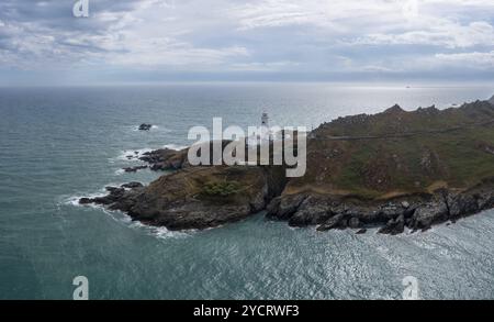 Vue aérienne du phare de Start point et du promontoire dans le sud du Devon sur la Manche Banque D'Images