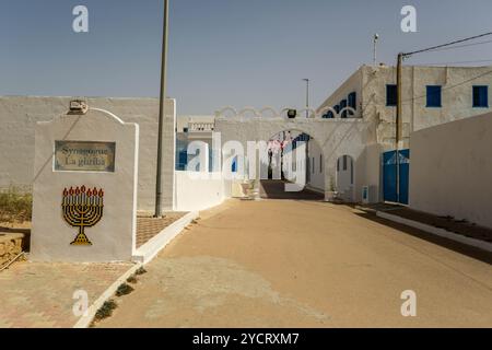 Tunis, Tunisie. 24 mai 2024. La synagogue Ghriba sur l'île tunisienne de Djerba lors du pèlerinage juif annuel. Le pèlerinage juif de cette année à la synagogue de Ghriba vient de commencer avec très peu de visiteurs étrangers qui y ont pris part, et dans un contexte de mesures de sécurité renforcées après une attaque meurtrière au fusil sur le site l'année dernière et la guerre israélienne en cours contre Gaza Banque D'Images