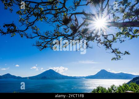 lac Atitlan du point de vue de Panajachel, département de Sololá, Guatemala, Amérique centrale Banque D'Images