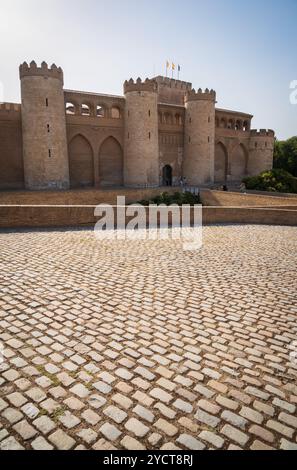 Le palais de Aljafería un palais médiéval fortifié construit au cours de la seconde moitié du XIe siècle dans la taïfa de Saragosse à Al-Andalus, aujourd'hui Banque D'Images