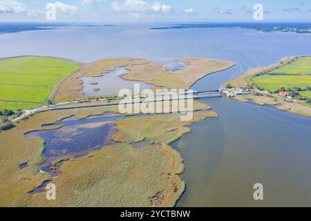 Le pont de Meiningen relie le continent à la péninsule de Fischland-Darss-Zingst, Mecklembourg-Poméranie occidentale, Allemagne Banque D'Images