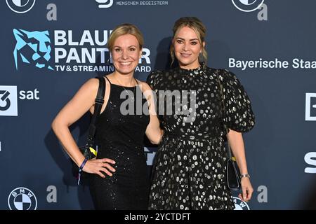 Isabell Stern et Laura Osswald. Roter Teppich,Blauer Panther TV und streaming Award 2024 AM 23.10.2024 in der BMW Welt Muenchen. *** Isabell Stern et Laura Osswald Red Carpet, Blue Panther TV et streaming Award 2024 le 23 10 2024 au BMW Welt Munich Banque D'Images