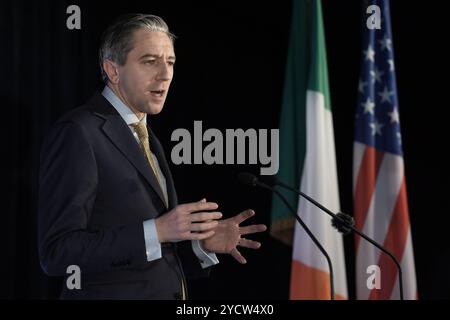 Le Taoiseach Simon Harris s'exprimant lors du sommet économique États-Unis-Irlande à la résidence de l'ambassadeur des États-Unis à Dublin. Date de la photo : jeudi 24 octobre 2024. Banque D'Images