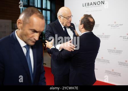 Paris, France. 24 octobre 2024. Liban le premier ministre Najib Mikati lors d’une conférence de presse internationale en soutien au Liban, à Paris le 24 octobre 2024. Le président français Emmanuel Macron ouvre une conférence sur le Liban le 24 octobre 2024, dans l’espoir de mobiliser la communauté internationale pour lever au moins 400 millions de dollars demandés par les Nations Unies pour aider les personnes déplacées par le conflit entre Israël et le Hezbollah. Photo Raphael Lafargue/ABACAPRESS. COM Credit : Abaca Press/Alamy Live News Banque D'Images