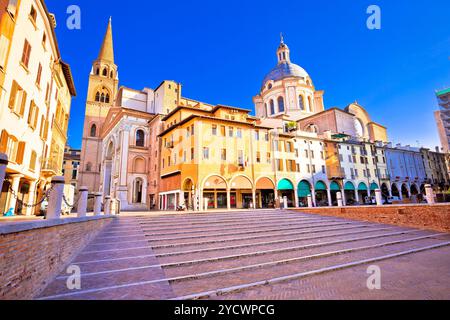 La ville de Mantoue Piazza delle Erbe voir Banque D'Images