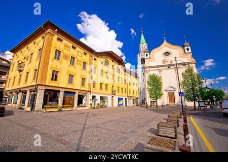 Cortina d' Ampezzo place principale vue de l'architecture Banque D'Images