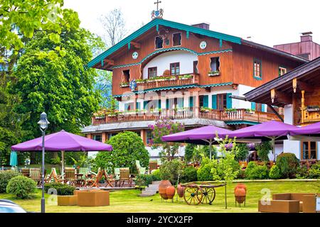 L'architecture allemande traditionnelle de Rottach Egern village sur le lac de Tegernsee, Bavière région d'Allemagne Banque D'Images