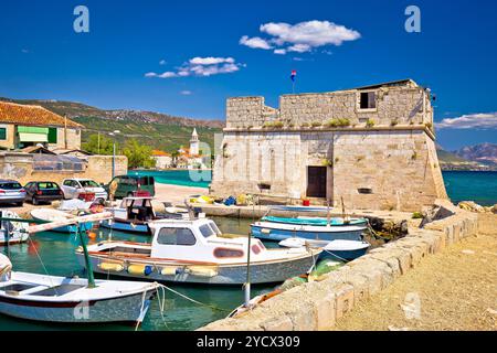 Kastel Stafilic landmarks et sur la mer turquoise Banque D'Images