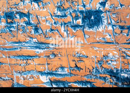 Capturée par un drone, cette image aérienne montre la beauté texturée des anciennes salines d'Imon à Guadalajara, en Espagne. L'interaction de l'eau, séchée Banque D'Images