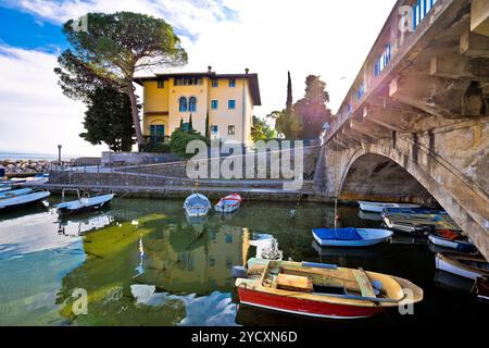 Village Icici et Harbour Bridge à Opatija riviera voir Banque D'Images