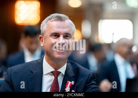 NORBERT HOFER du parti FPOE vu avant l’élection du 1er, 2e et 3e président du Conseil national lors de la réunion constitutive du Conseil national nouvellement élu au Parlement autrichien. Banque D'Images