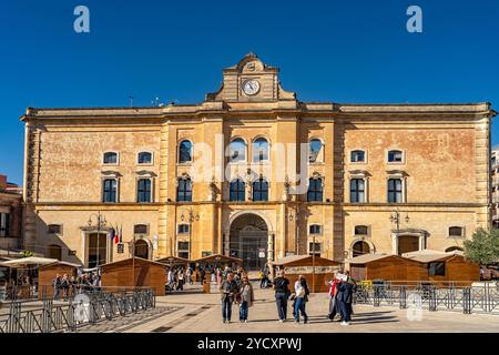 Der Palazzo dell'Annunziata auf dem Platz Piazza Vittorio Veneto in Matera, Basilikata, Italien, Europa | Palazzo dell'Annunziata Palace on Piazza vit Banque D'Images