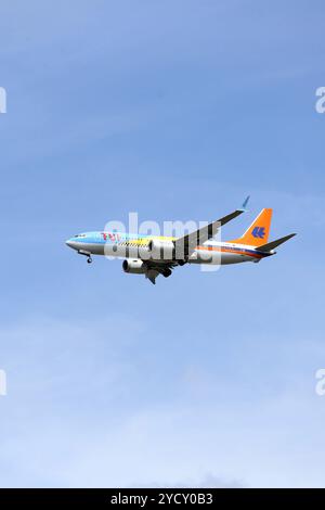 16.06.2024, Hannover, Niedersachsen, GER - Boeing 737 Max 8 der TUIfly. Compagnie aérienne, aussen, Aussenaufnahme, Boeing, Boeing 737, d-AMAH, Deutsch, Deutschland, Europa, europaeisch, Ferien, Fernreise, Fliegen, Flieger, Flug, Flugbetrieb, Fluggesellschaft, Fluglinie, Flugreise, Flugtechnik, Flugverkehr, Flugzeug, Hannover, Hapag Lloyd, HF, Himmel, Hochformat, In der Luft, Jet, Landeanflug, Luftfahrt, Luftfahrtgesellschaft, Luftfahrtunternehmen, Luftverkehr, Niedersachsen, niemand, Passagierflugzeug, Passagiermaschine, Reise, Reiseform, Sinkflug, Tourismus, transport, TUI, TUIfly, Urlaub, Verkehr, Ver Banque D'Images