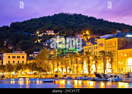 Front de mer de Split et de la colline de Marjan coloré crépuscule voir Banque D'Images