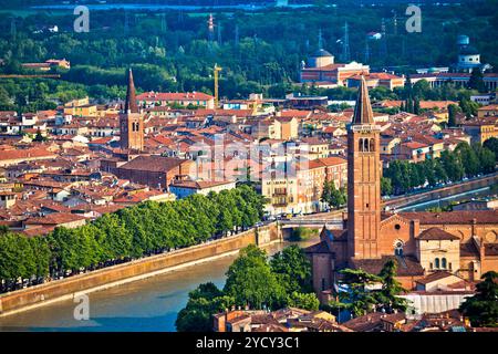 Ville de Vérone et rivière Adige vue aérienne Banque D'Images