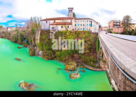 Cividale del Friuli (Ud et devil's Bridge River canyon vue panoramique Banque D'Images