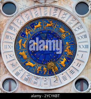 Détail de la tour de l'horloge de la tour de l'horloge sur la Piazza San Marco à Venise. Torre dell Banque D'Images