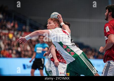 Wurf/Tor Jonathan Edvardsson (TSV Hannover-Burgdorf, #26) GER, Handball Sport V.S. TSV Hannover-Burgdorf, Handball, Bundesliga, Spieltag 8, saison 2024/2025, 24.10.2024 Foto : Eibner-Pressefoto/Marcel von Fehrn Banque D'Images