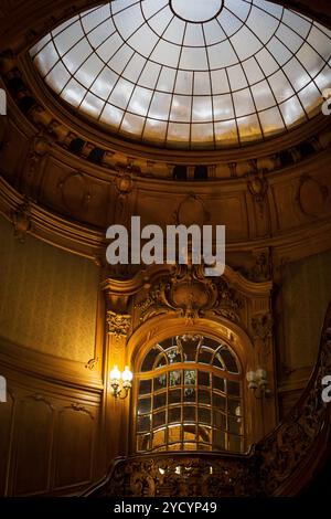 Vintage bois en colimaçon. Chambre de scientifiques à Lviv Banque D'Images