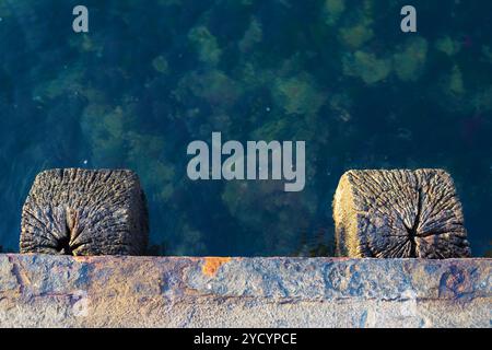 Jetée sur la mer, belle couleur de l'eau. Banque D'Images